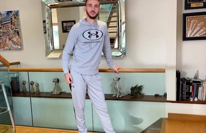 Straight Young Footballer Wanks his Hard Uncut Cock & Shoots a Big Load of Cum!